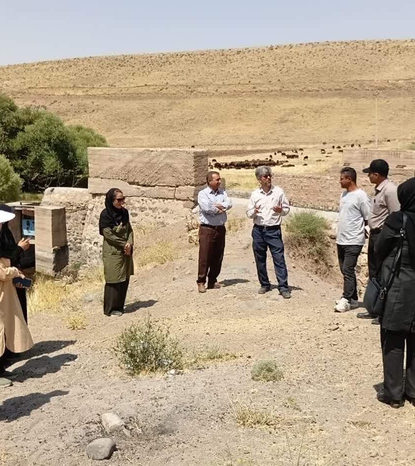 نقش کلیدی جوامع محلی در احیای منابع آبی؛ بازدید دهیاران از سامانه پخش سیلاب قره‌چریان برای توسعه مشارکت مردمی