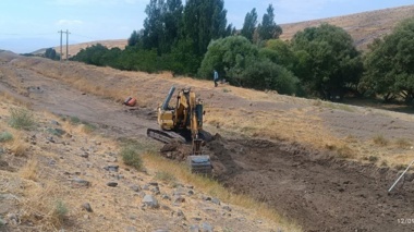 لایروبی سردهنه و کانال انتقال سیلاب به عرصه پخش سیلاب در ایستگاه تحقیقاتی، آموزشی و ترویجی آبخوانداری قره‌چریان