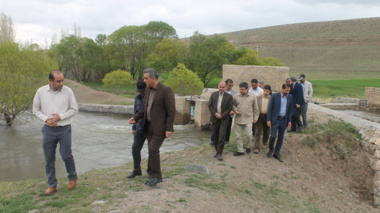 بازدید میدانی گروهی معاون هماهنگی امور عمرانی استانداری و رئیس سازمان جهاد کشاورزی با همراهی مدیران شبکه ذینفعان اجرایی از ایستگاه تحقیقاتی قره چریان زنجان