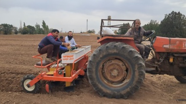 آغاز کاشت  بذور پایه غلات آبی و دیم در ایستگاه خیرآباد